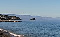 Isola di Bergeggi, mar Ligure, molo vecchio, Bergeggi e costa di Ponente verso Genova visti dalla Spiaggia dei Pescatori - Noli.jpg