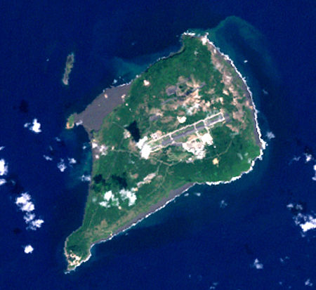 Iwo-to landsat1999.jpg