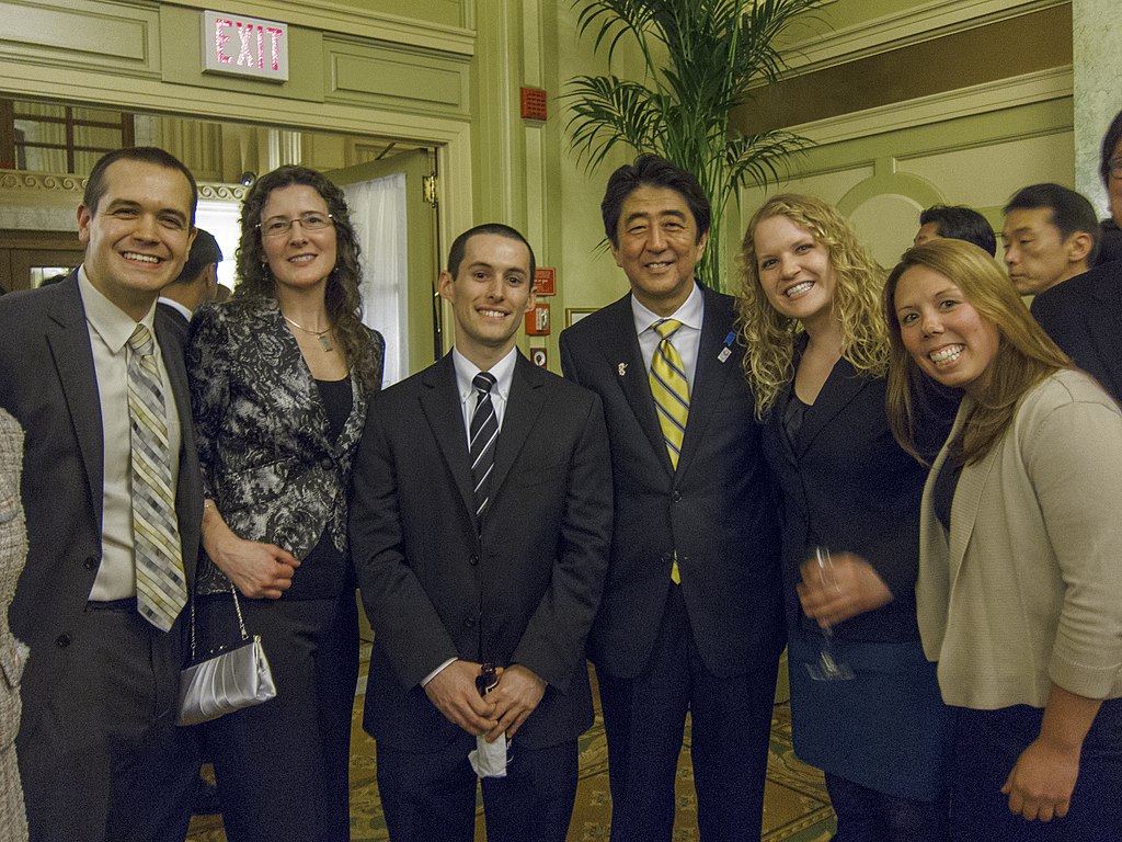 1024px-Japanese_Prime_Minister_Shinzō_Abe_visited_Washington_D.C._of_U.S._in_2013_日本首相安倍晉三訪問美國華府.jpg