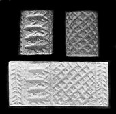 Jemdet Nasr-style Mesopotamian cylinder seal, from Grave 7304 Cemetery 7000 at Naqada, Naqada II period. Jemdet Nasr style Mesopotamian cylinder seal from Grave 7304 Cemetery 7000 at Naqada.jpg