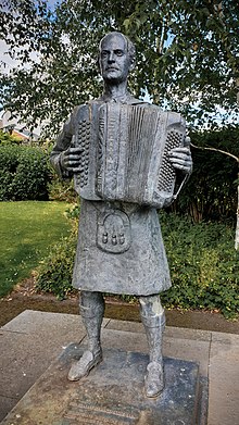 Shand Statue in Auchtermuchty