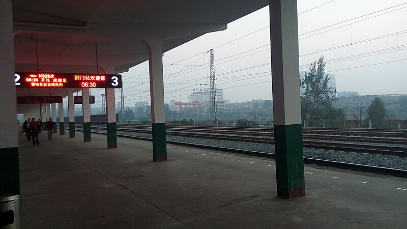 File:Jingmen Railway Station 20141010 063032.jpg