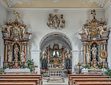 Deutsch: Altarraum der katholischen Kirche St. Jakobus und Katharina in Königsfeld English: Chancel of the Catholic Church of St. James and Catherine in Königsfeld