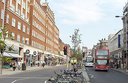 High street. Хай-стрит Кенсингтон. Кенсингтон Лондон улицы. Лондон, Holland Park, Kensington High Street. Kensington High Street.