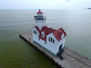 <span class="mw-page-title-main">Kewaunee Pierhead Light</span> Lighthouse in Wisconsin, United States