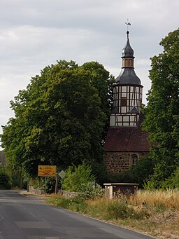 Kirche Marzahna -Südansicht fern hochkant, Schönefelder Straße- im Juli 2022