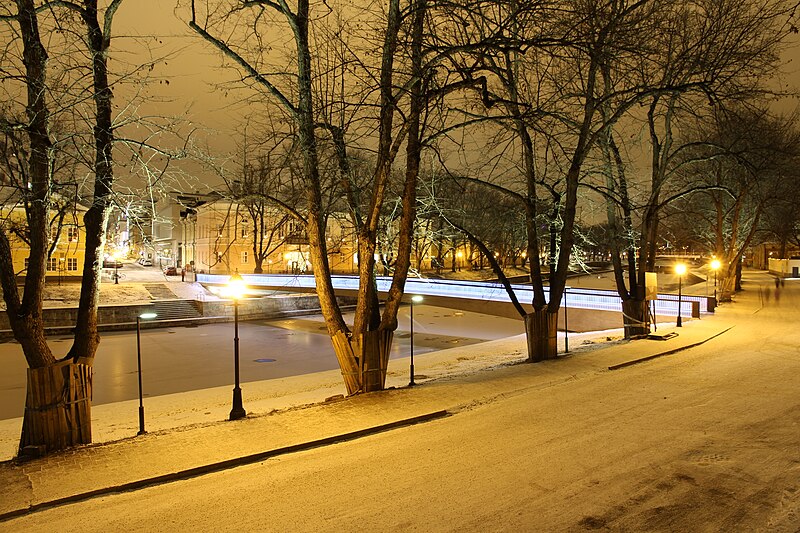 File:Kirjastosilta, Turku, 8.12.2013.JPG