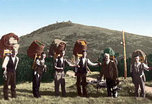 Koppenträger, who in former times supplied the mountain huts during most of the year. The picture shows members of the Hofer and Mitlöhner families, two long-established dynasties from the eastern part of the Bohemian side of the mountains. The ancestors of both families came from Austria in the 16th century.