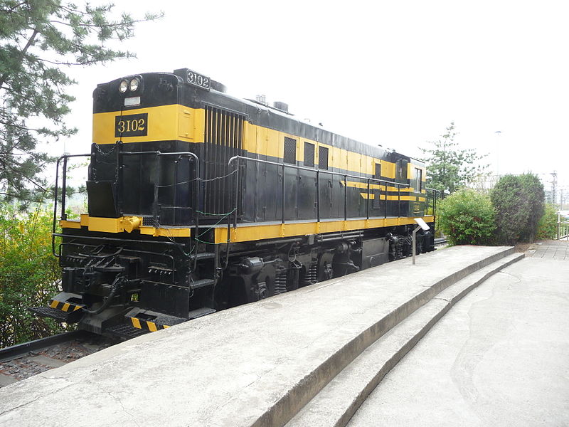 File:Korean diesel-electric locomotive no. 3102.JPG