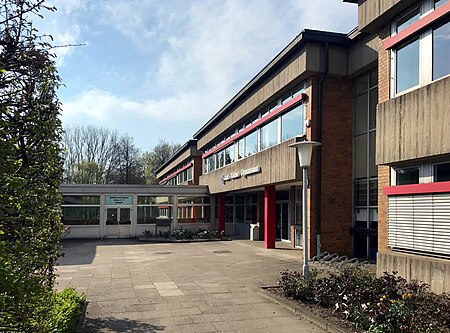 Kurt Körber Gymnasium in Hamburg, Haupteingang seitlich