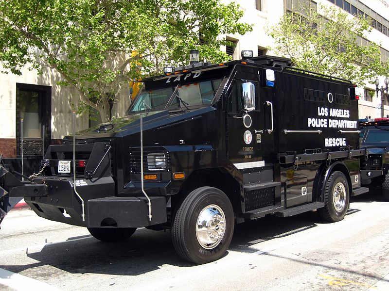 https://upload.wikimedia.org/wikipedia/commons/thumb/2/24/LAPD_SWAT_Rescue_vehicle.jpg/800px-LAPD_SWAT_Rescue_vehicle.jpg