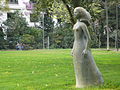 Català: La ben plantada. Jardins Turó Parc (Sant Gervasi) This is a photo of public art indexed in the cataloge Art Públic of Barcelona (Spain) under the code number 5004-1 (prefixed with territorial id: 08019/5004-1) Object location 41° 23′ 40.7″ N, 2° 08′ 24.5″ E  View all coordinates using: OpenStreetMap