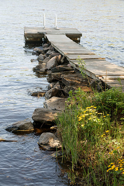 File:Laituri Isojärvellä.jpg