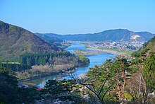 Landscape of Futatsui-machi seen from Kimimachi-zaka.jpg