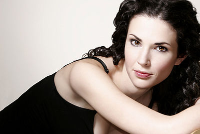 Laura Mennell Net Worth, Biography, Age and more