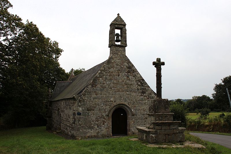 File:Le Vieux Marché, Chapelle et croix de la Trinité 01.JPG