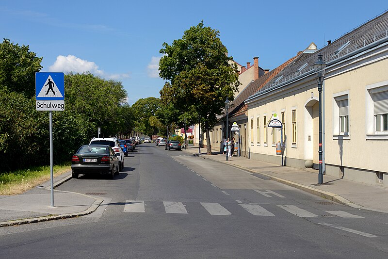 File:Leopoldauer Platz 27A 29A.jpg