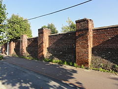 Les murs d'enceinte.