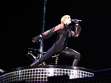 Madonna cantando «Like a Virgin» en el Confessions Tour de 2006