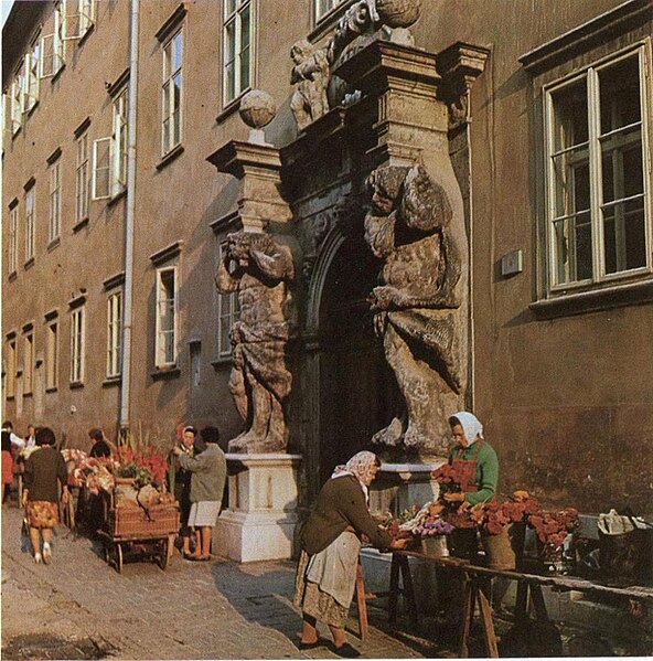 File:Ljubljana 1967 - Mislejev portal.jpg