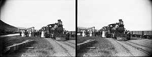 Lokomotif J 41 kereta api kelas di Te Aute Stasiun selama uji coba dari Makasar ke Waipukurau, 1887 (3588479878).jpg