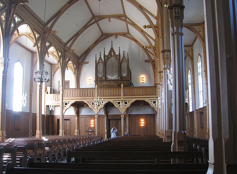 File:Lofoten Cathedral 03.jpg