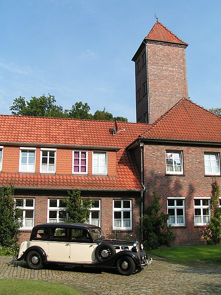 File:Loy Feuerwehrschule 1.JPG