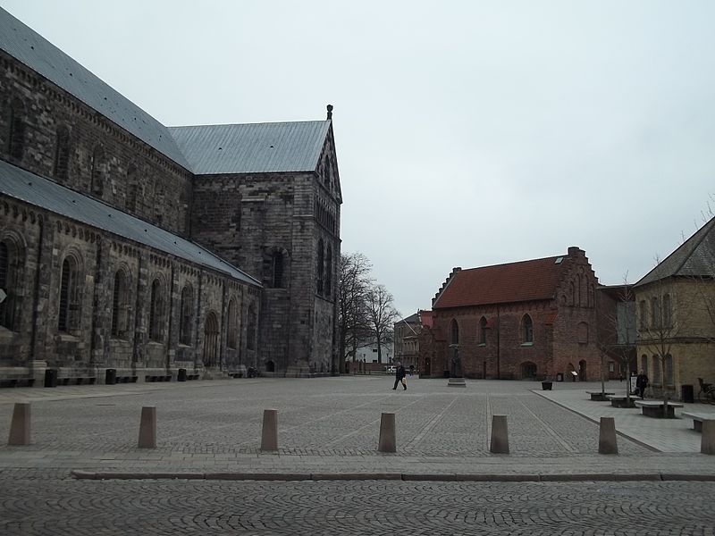 File:Lund piazza della cattedrale.JPG