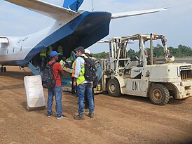 MONUSCO usnadňuje dodávky lékařské logistiky v ebola hit Beni 01.jpg
