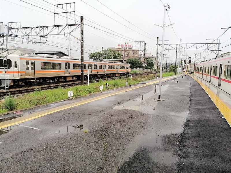 File:MT-Toyokawa-inari-station-platform-002.jpg