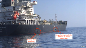 MV Kokuka Courageous z uszkodzeniami kadłuba i miną.png