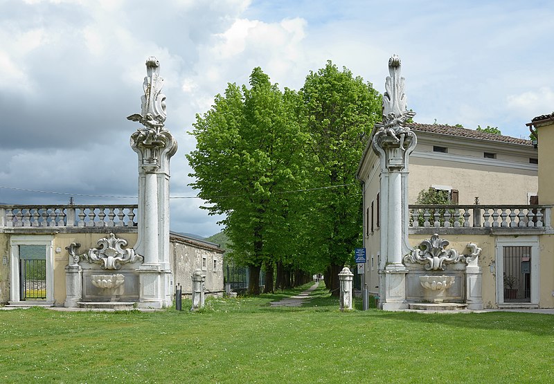 File:Madonna di Rezzato gate to the chapel.JPG