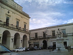 Magli piazza Aldo Moro.jpg