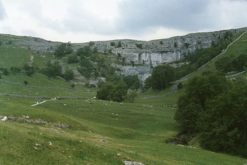 File:Malham Cove, Malham - panoramio.jpg