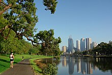 Yarra River walk paths Melbourne skyline 2008.jpg