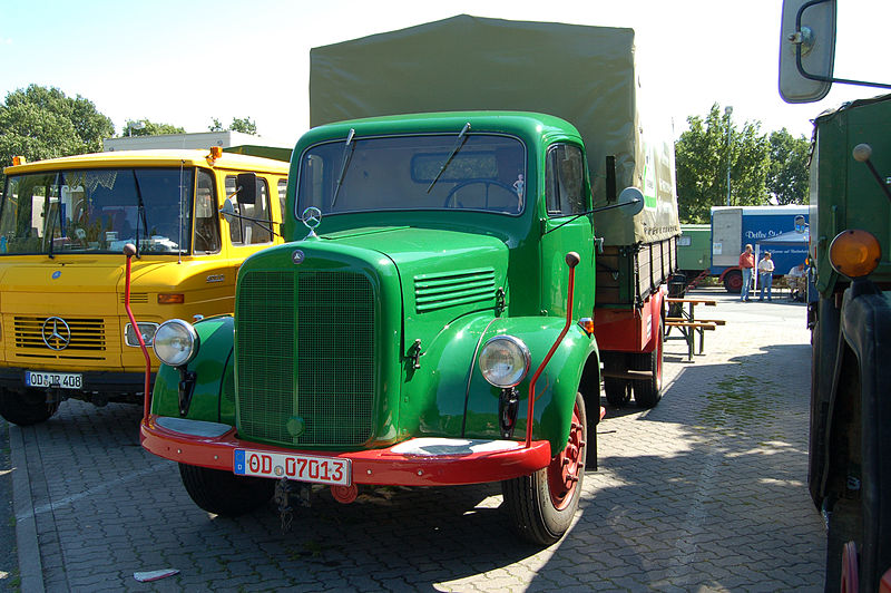 File:Mercedes-Benz LKW 01.jpg