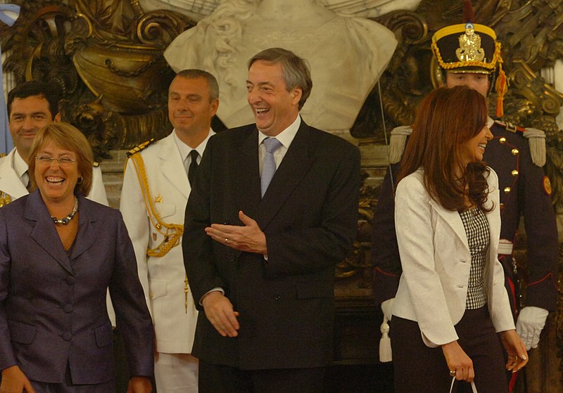 File:Michelle Bachelet Néstor Kirchner4.jpg