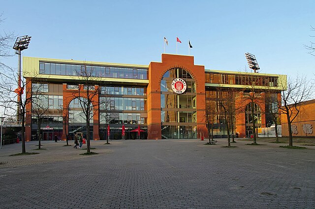 The new South Tribune of the Millerntor-Stadion, seen from Budapester Straße in 2009