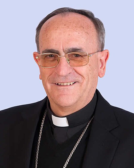 Mons. López Hernández (30279524894).jpg