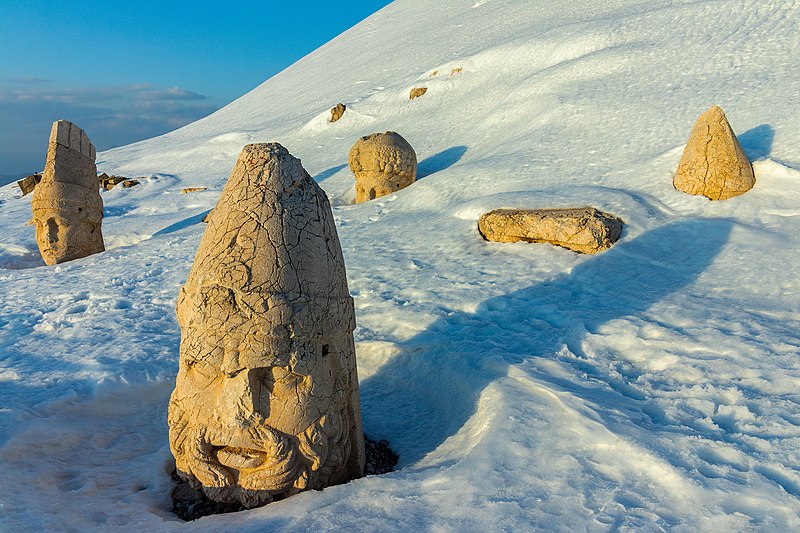 File:Mount nemrut in Turkey.jpg