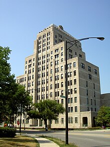 Mundelein Center from Sheridan Mundelin Center, Loyola University Chicago.JPG