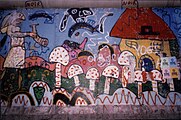 Mushroom art on Berlin Wall, 1986.jpg