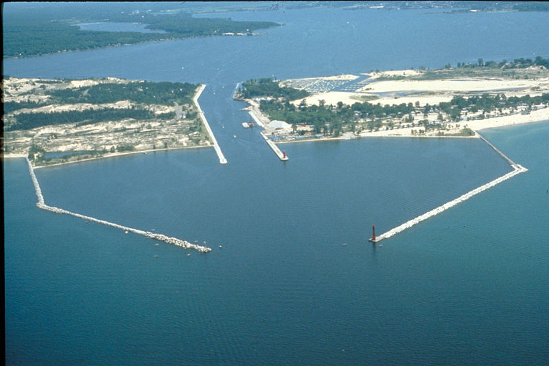 File:Muskegon harbor.jpg