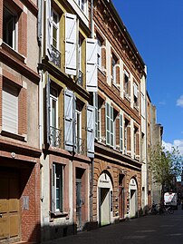 Façades des immeubles (no 48 et 50)