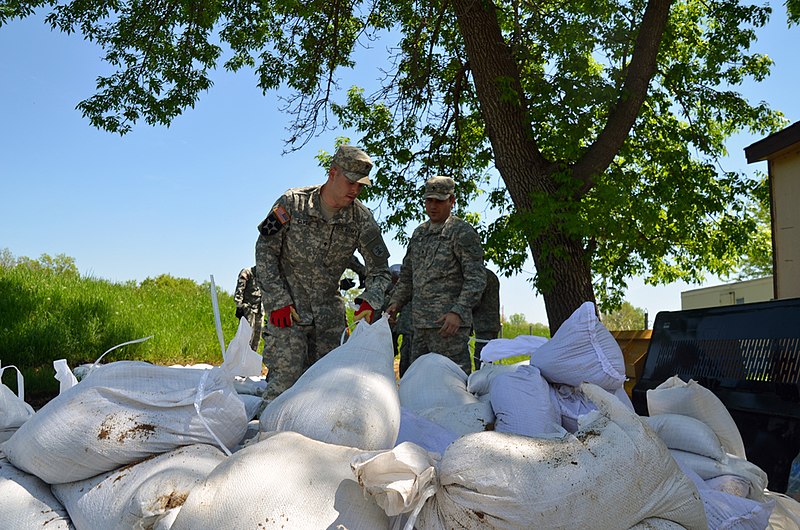 File:National Guard Soldiers build sandbag levee.jpg