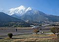 Un avion de la Nepal Airlines sur l'aéroport.