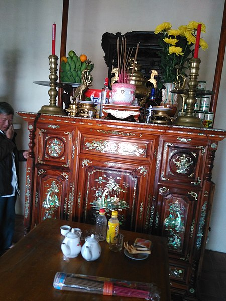 Altar in the nhà thờ họ of the Trần family in Cát Sơn