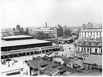 Piața Unirii în 1926, cu Hala Unirii (distrusă anii 1980 de sistematizare), Biserica Domnița Bălașa și Palatul de Justiție (ambele fiind încă acolo)