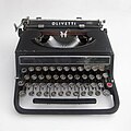 Olivetti-schawinsky-bauhaus-typewriter.jpg