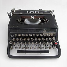 Alexander Schawinsky 220px-Olivetti-schawinsky-bauhaus-typewriter